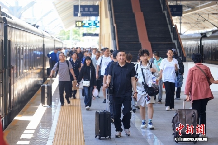 铁路端午假期运输收官,累计发送旅客8258.8万人次 铁路端午假期运输收官,累计发送旅客8258.8万人次