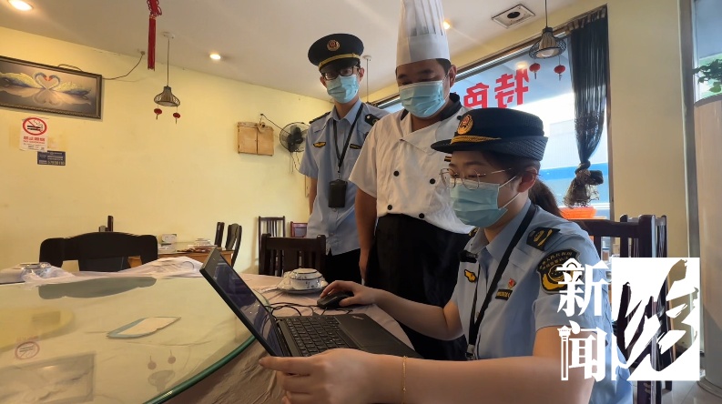 上海一餐厅后厨惊现老鼠!AI紧急通报,执法人员立马上门… 上海一餐厅后厨惊现老鼠!AI紧急通报,执法人员立马上门…