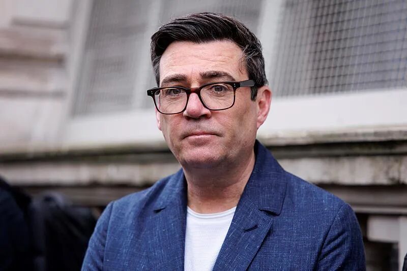 英国工党党魁热门人选伯纳姆正式宣誓就任议员，最有希望接替斯塔默、角逐下任首相