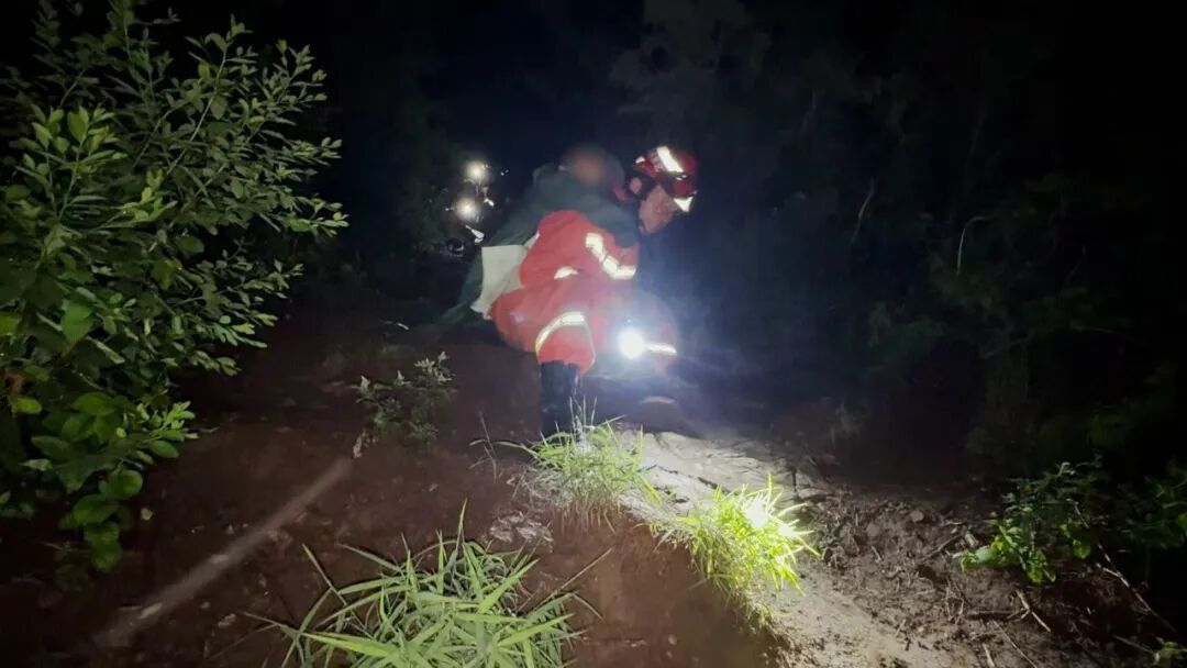 别拿生命赌野景!7天3起,顺义消防深山紧急救援 别拿生命赌野景!7天3起,顺义消防深山紧急救援
