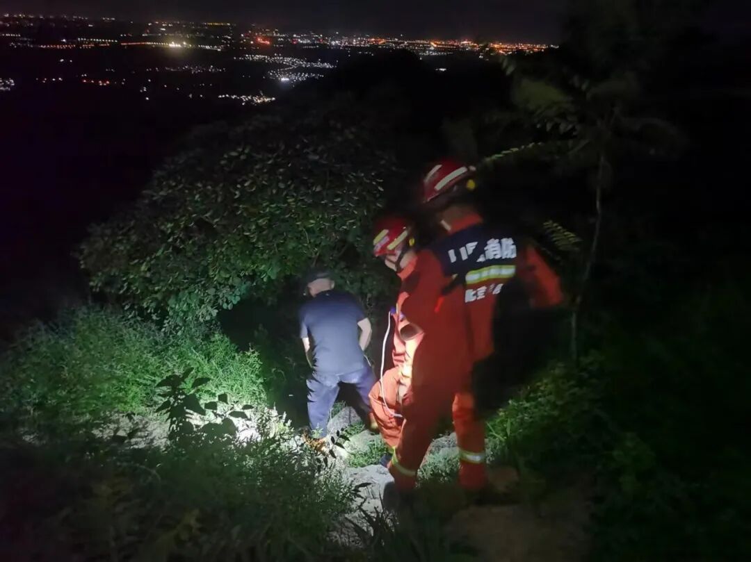 别拿生命赌野景!7天3起,顺义消防深山紧急救援 别拿生命赌野景!7天3起,顺义消防深山紧急救援