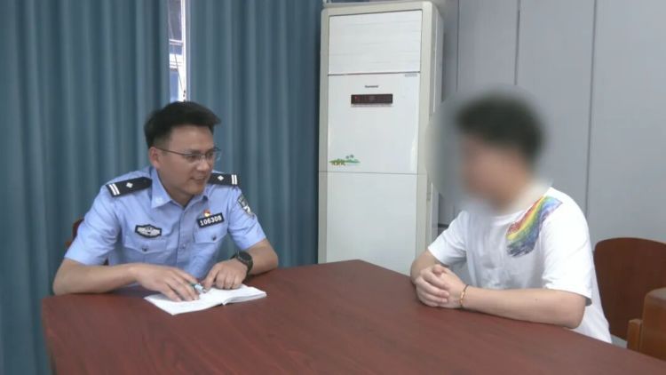 “网恋女神”一句话 他竟揣着4万现金赴约 幸好民警及时出手
