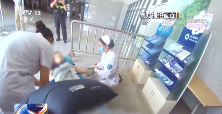 铁路警方救助多名突发紧急状况旅客 夏季出行如何做好防护