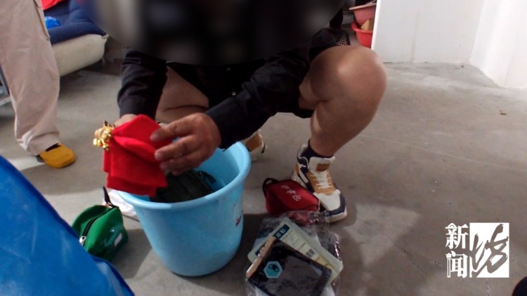 上海爷叔家中价值250万元的黄金不翼而飞,民警细致排摸发现真相 上海爷叔家中价值250万元的黄金不翼而飞,民警细致排摸发现真相
