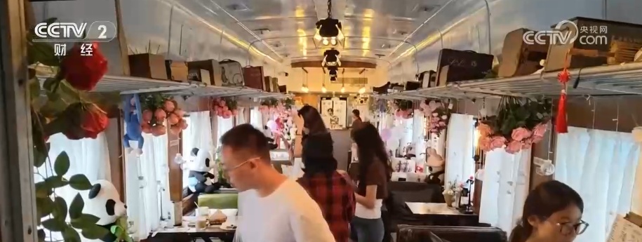 从流动观光旅游专列到城市铁路遗存空间 列车完成业态“换轨”拓宽消费场景 从流动观光旅游专列到城市铁路遗存空间 列车完成业态“换轨”拓宽消费场景