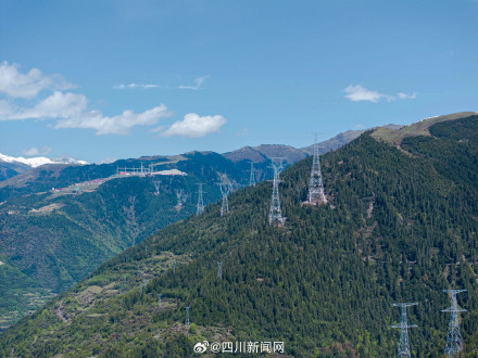 阿坝到成都东1000千伏特高压交流工程全线组塔完成 阿坝到成都东1000千伏特高压交流工程全线组塔完成