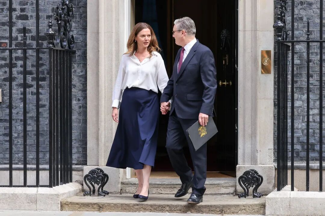 英国首相辞职谁接任
