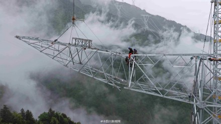 阿坝到成都东1000千伏特高压交流工程全线组塔完成 阿坝到成都东1000千伏特高压交流工程全线组塔完成