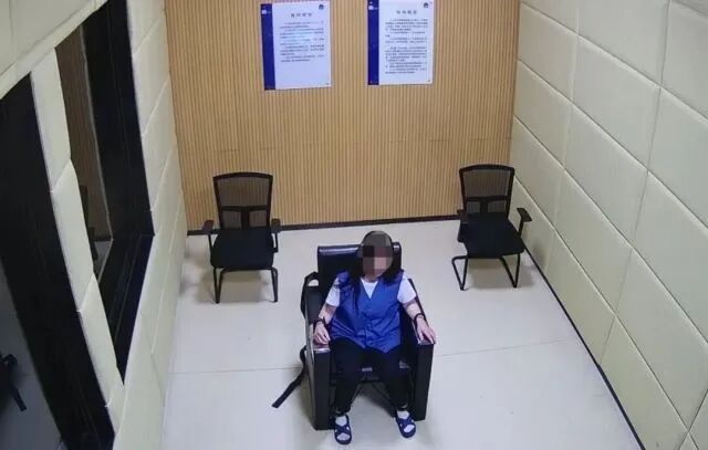 杭州女子小区14楼高空扔下快递盒被抓!竟说“嫌家里垃圾多懒得下楼” 杭州女子小区14楼高空扔下快递盒被抓!竟说“嫌家里垃圾多懒得下楼”
