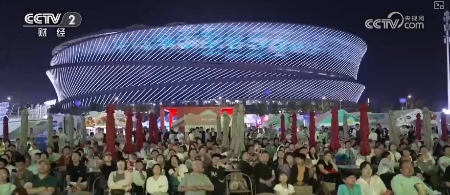 夜“消”上新 赛事流量“走”出看台转化为“夜经济”消费强劲驱动力 夜“消”上新 赛事流量“走”出看台转化为“夜经济”消费强劲驱动力