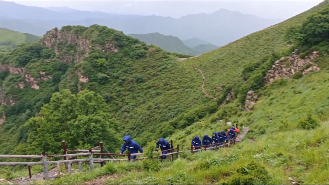 北京突发:雷电冰雹大风三预警 女子独闯险峰受伤 北京突发:雷电冰雹大风三预警 女子独闯险峰受伤
