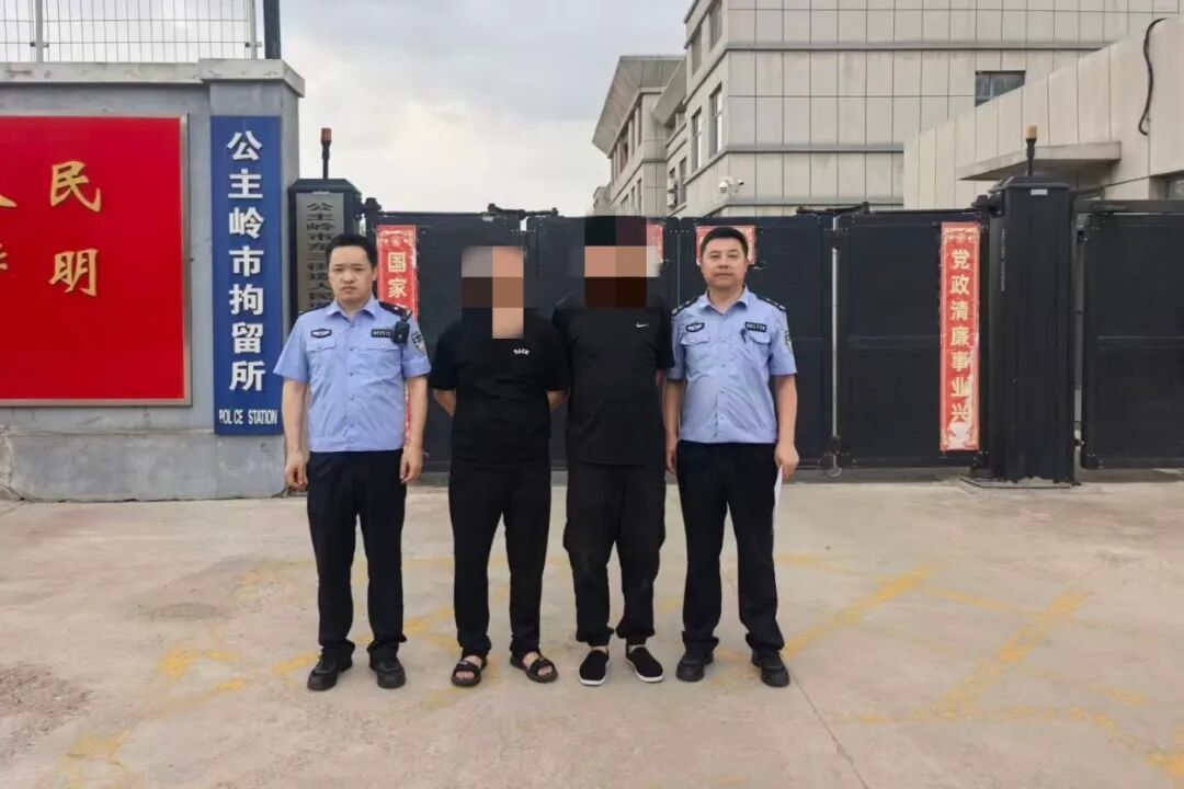 太嚣张！5辆超载货车组团强闯高速，涉案6人全被拘！