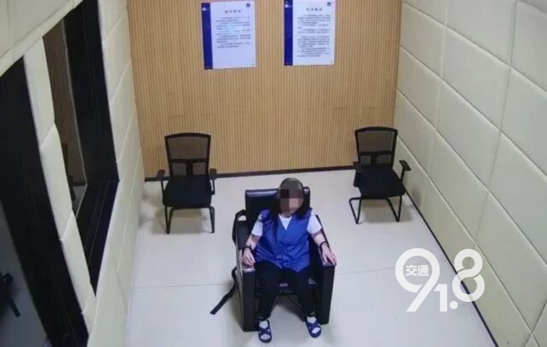 太离谱，因懒得下楼，女子从14楼高空丢垃圾？杭州民警：抓！