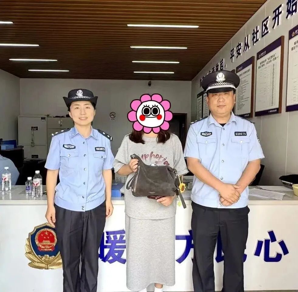 十楼窗外女子欲轻生 民警徒手攥住生命线