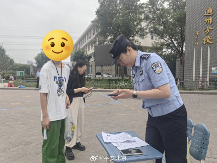 考生身份证考前丢失 民警一分钟办妥临时证明 考生身份证考前丢失 民警一分钟办妥临时证明