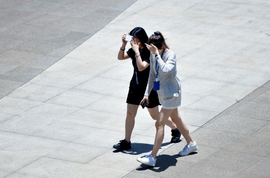 广州未来几天持续35℃高温，有雷阵雨，双台风对广东无影响