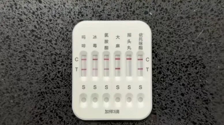 厦门机场一旅客当场被查！