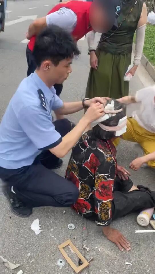 执勤途中，这位民警“顺手”救了个人！