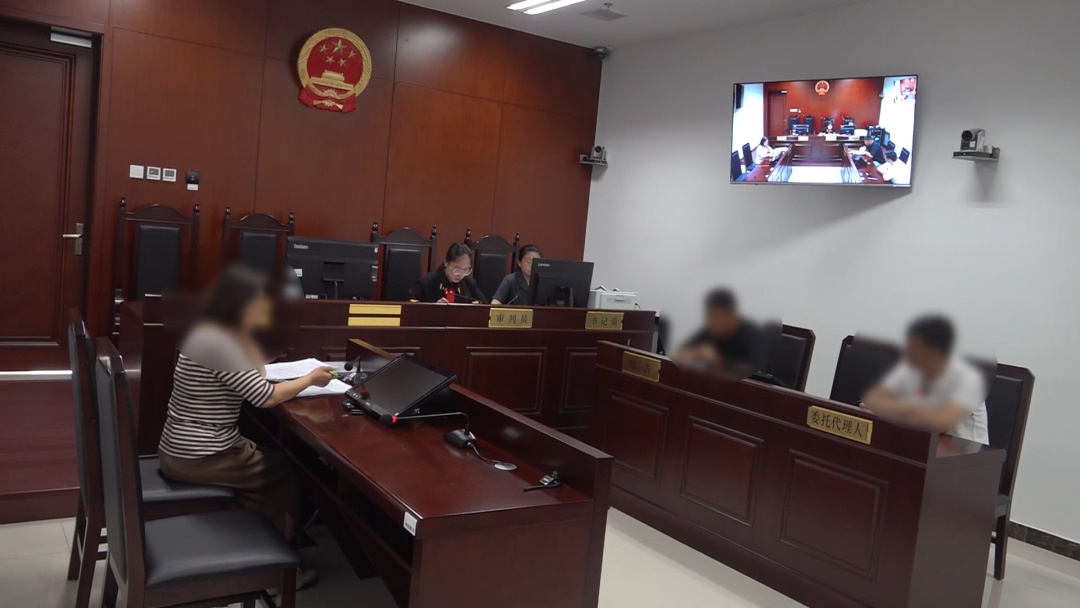 北京:高空外墙脱落砸坏车辆 双重损失谁来买单? 北京:高空外墙脱落砸坏车辆 双重损失谁来买单?