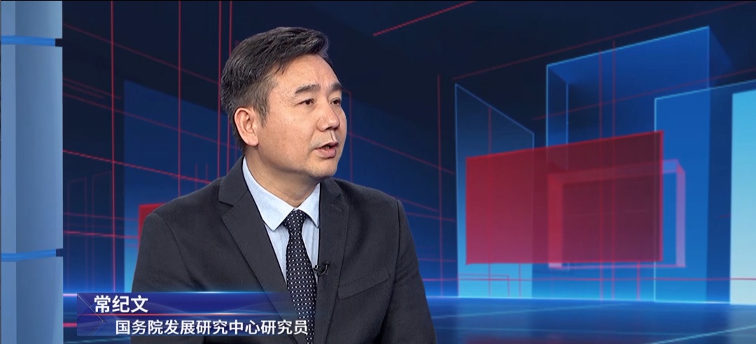 一开门,房内景象吓坏民警!独居男子出租屋内竟藏数百条蟒蛇…… 一开门,房内景象吓坏民警!独居男子出租屋内竟藏数百条蟒蛇……