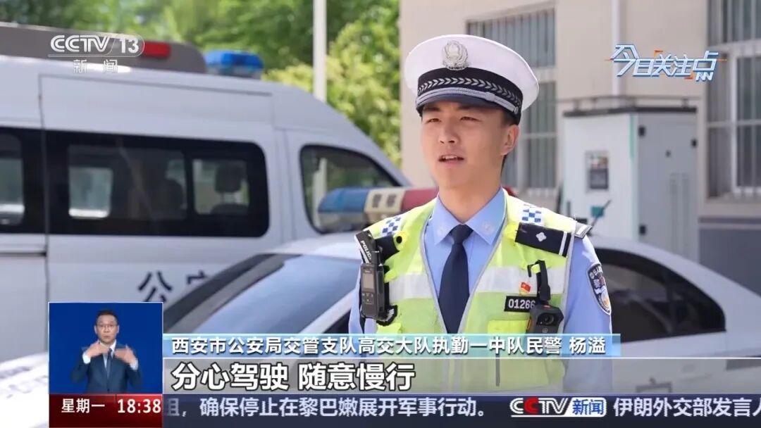 网友发帖吐槽遇到“龟速车”,交管部门提醒 网友发帖吐槽遇到“龟速车”,交管部门提醒