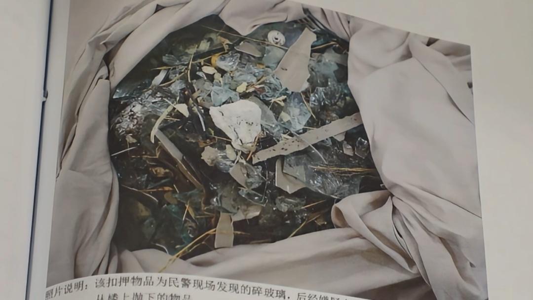为图省事他竟从21楼直接扔下玻璃茶几，没砸到人也犯法了！