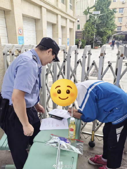 考生身份证考前丢失 民警一分钟办妥临时证明 考生身份证考前丢失 民警一分钟办妥临时证明