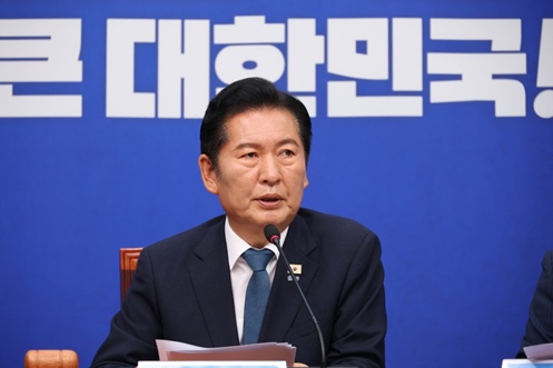 韩媒:韩国执政党党首郑清来宣布辞职 韩媒:韩国执政党党首郑清来宣布辞职
