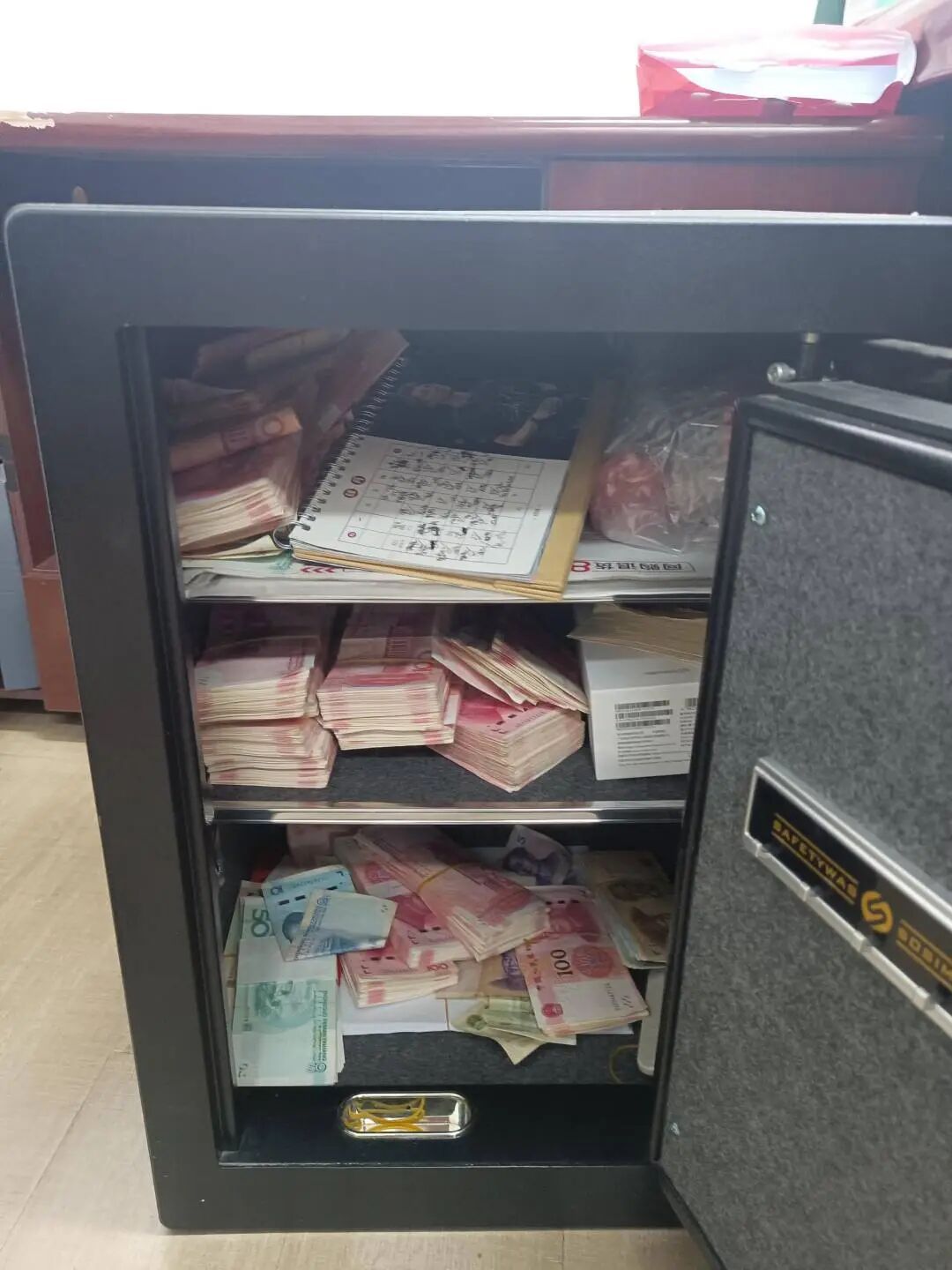 卖了500多万元，出厂价仅几毛钱！上百人受骗，广州警方：7家店抓了120人