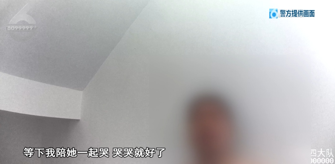 夫妻同吃见手青中毒，擅自离开医院后丈夫把妻子当成蛇，两人从十几楼扭打到27楼