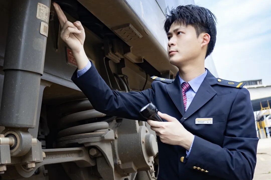 有颜值更有实力！“00后”小伙儿破格晋升！