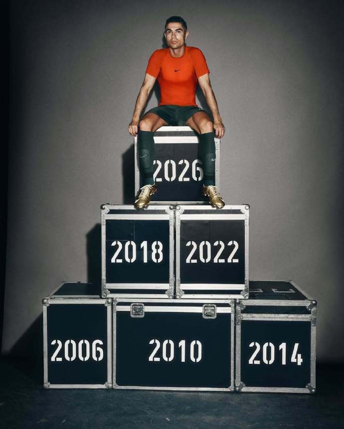 独中两元加冕队史世界杯射手王！葡萄牙队致敬C罗：20年，他始终站在世界杯的舞台中央