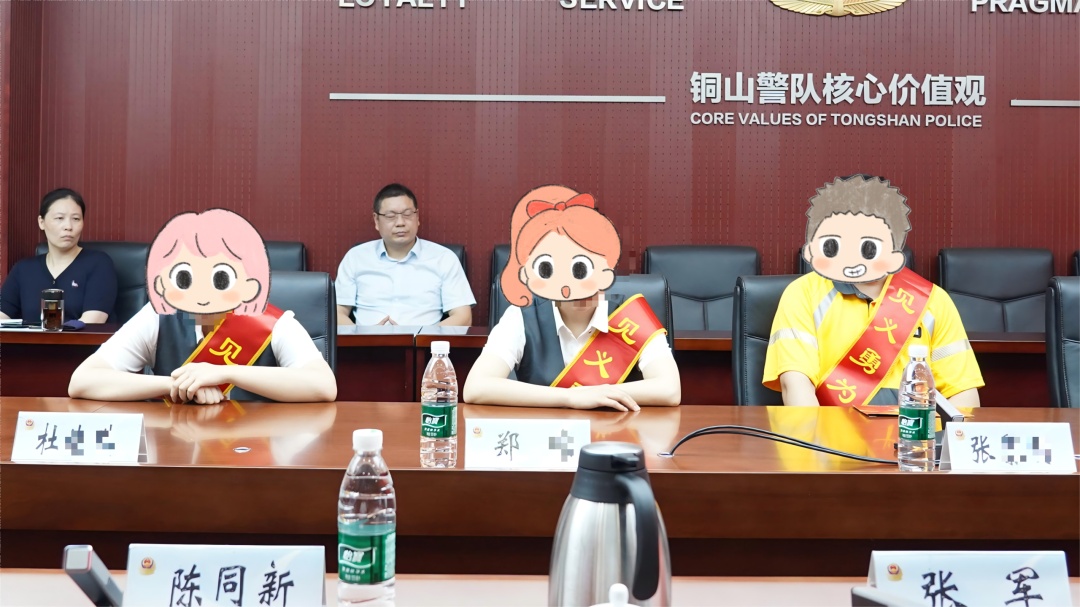 “看到警察抓人，我就顺手帮个忙”