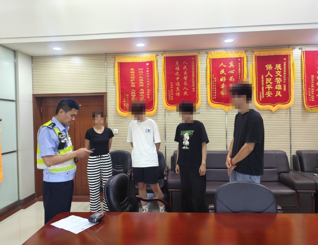 济南深夜接警，三辆电动自行车上高架？已召回！