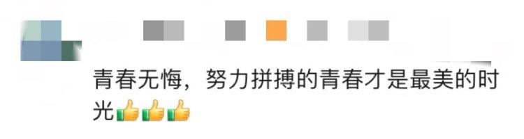 用扁担挑70枚奖牌参加典礼！这位毕业生火了……