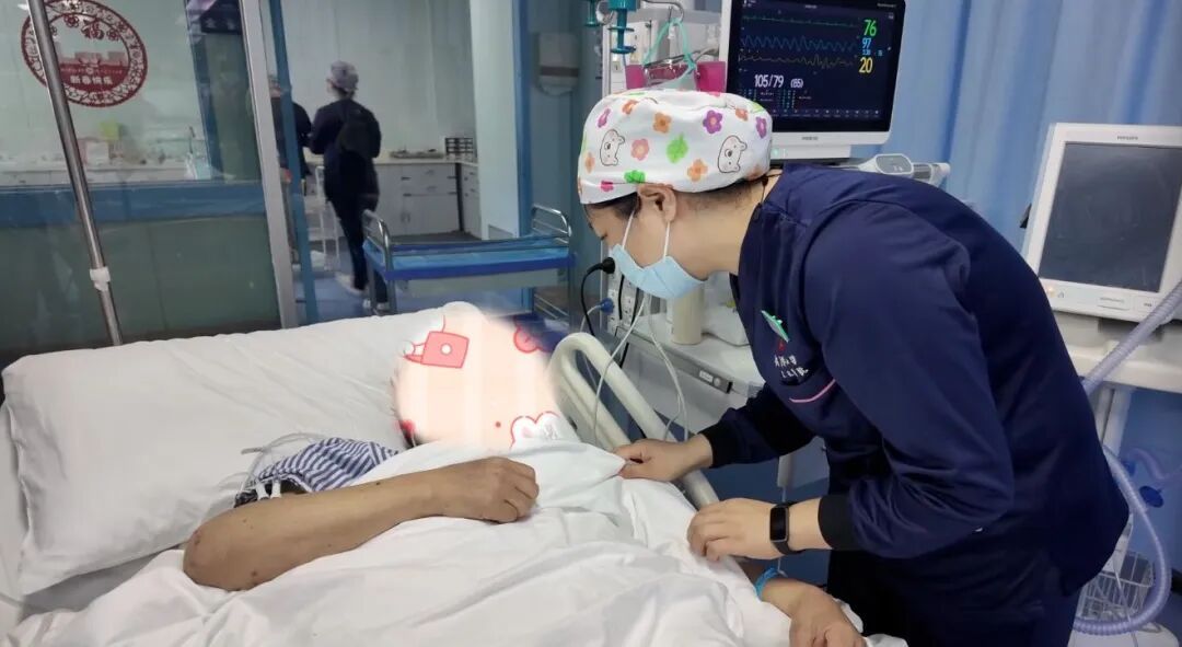 吹了三天空调，57岁男子双肺全白，连“人工肺”都上了！只因空调尘封两年未洗