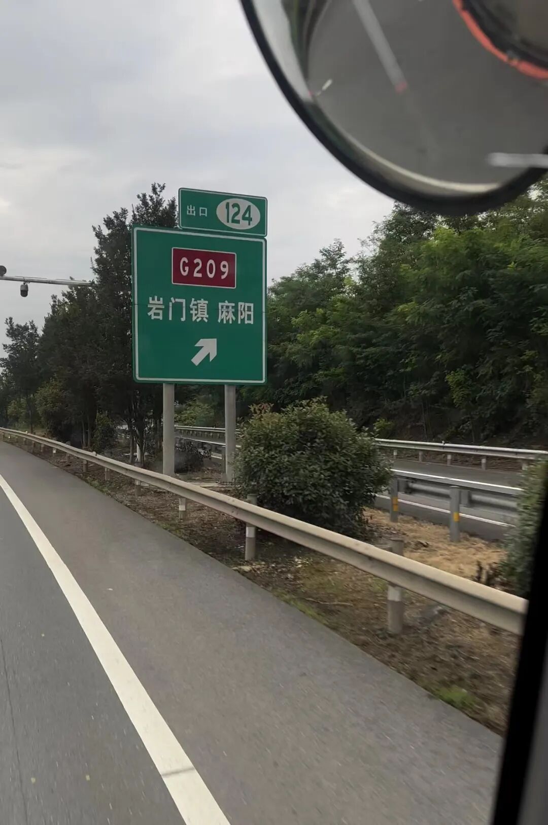 湖南“挖机父子”石门抢险清淤一个月后再赴怀化抗洪，端午都没回家：既然来了就要做好