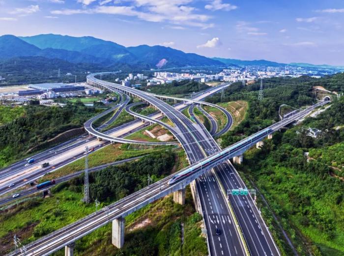 国铁集团发布2025年度社会责任报告，“十四五”期间全国高铁里程增长32.98%