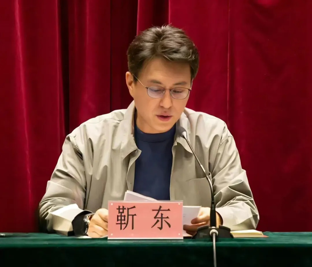 靳东带队下矿慰问：要让年轻演员既上得厅堂，也下得厨房