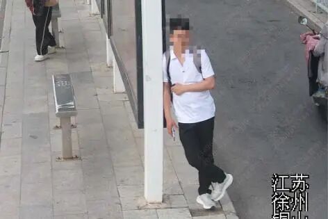 “看到警察抓人，我就顺手帮个忙”