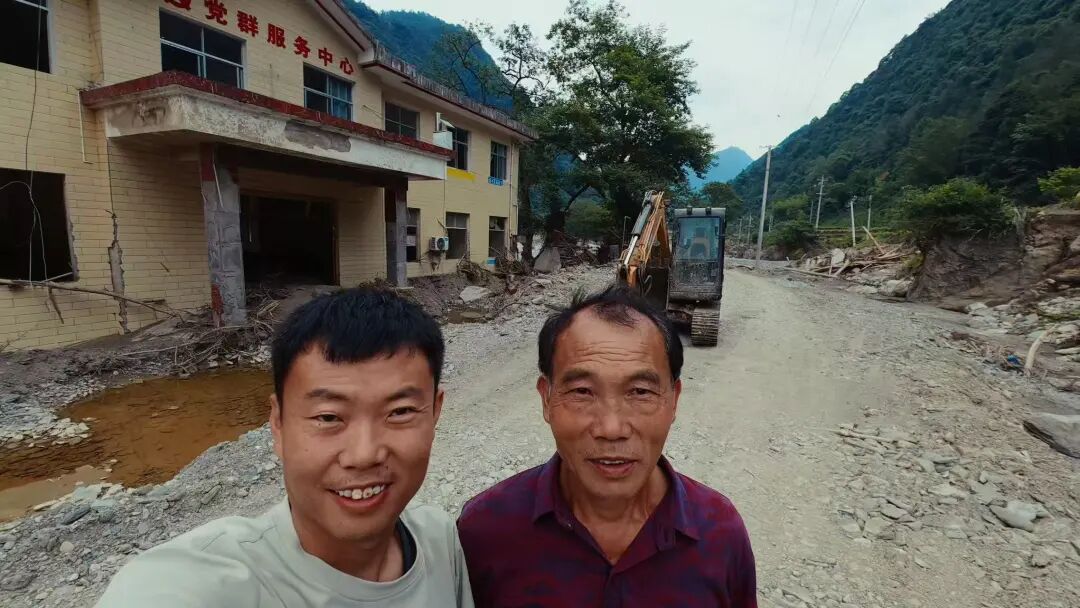 湖南“挖机父子”石门抢险清淤一个月后再赴怀化抗洪，端午都没回家：既然来了就要做好