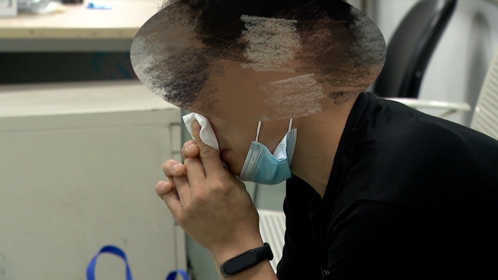 眼一睁就开始狂打喷嚏、打到“腰都直不起来”！过敏人群怎么度过黄梅天？实用建议来了