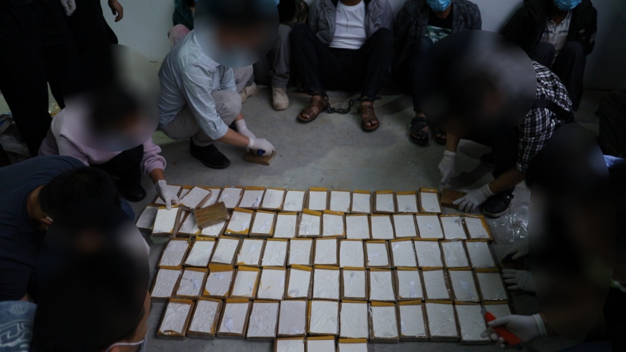 “爸爸头发短了，就演不了坏人了”