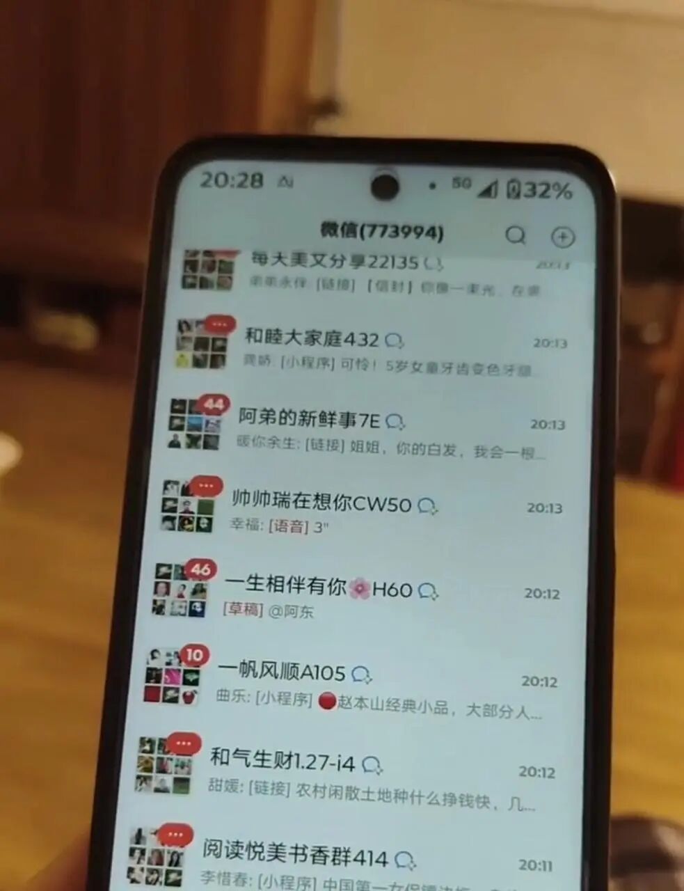 奶奶微信上有77万条未读消息，孙女崩溃称“根本删不完”