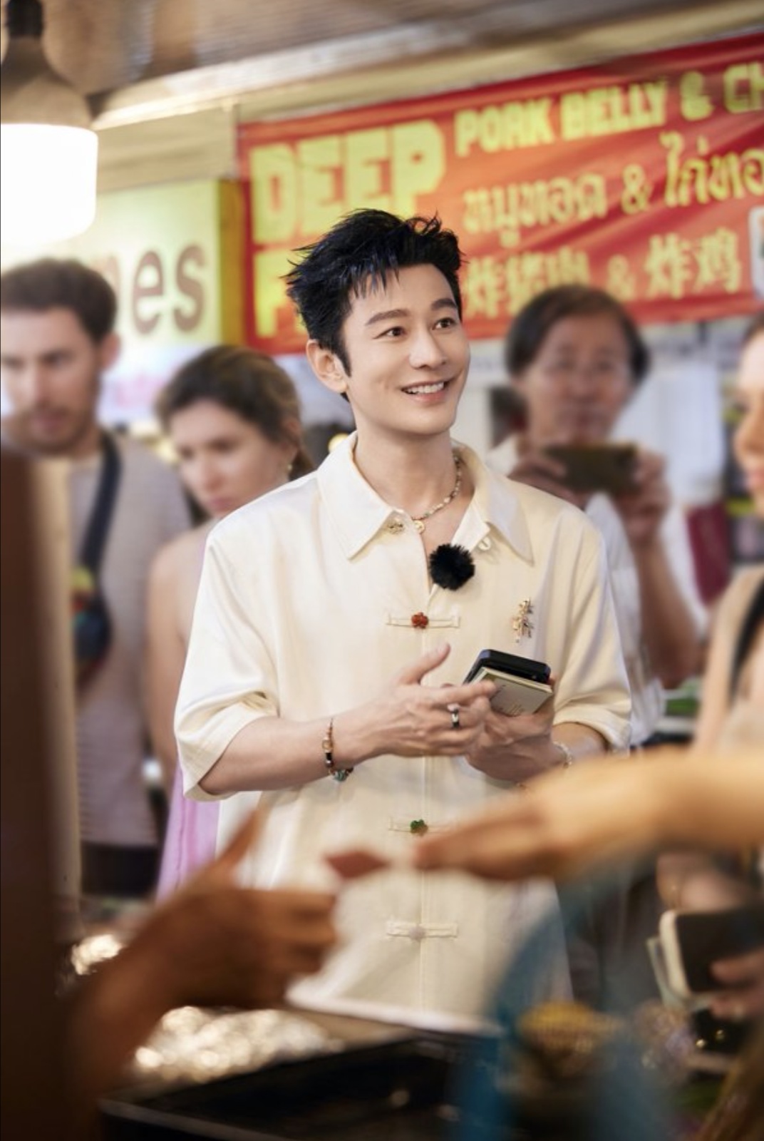 黄晓明谈十年人生起落：“生活中的我一点也不霸道”