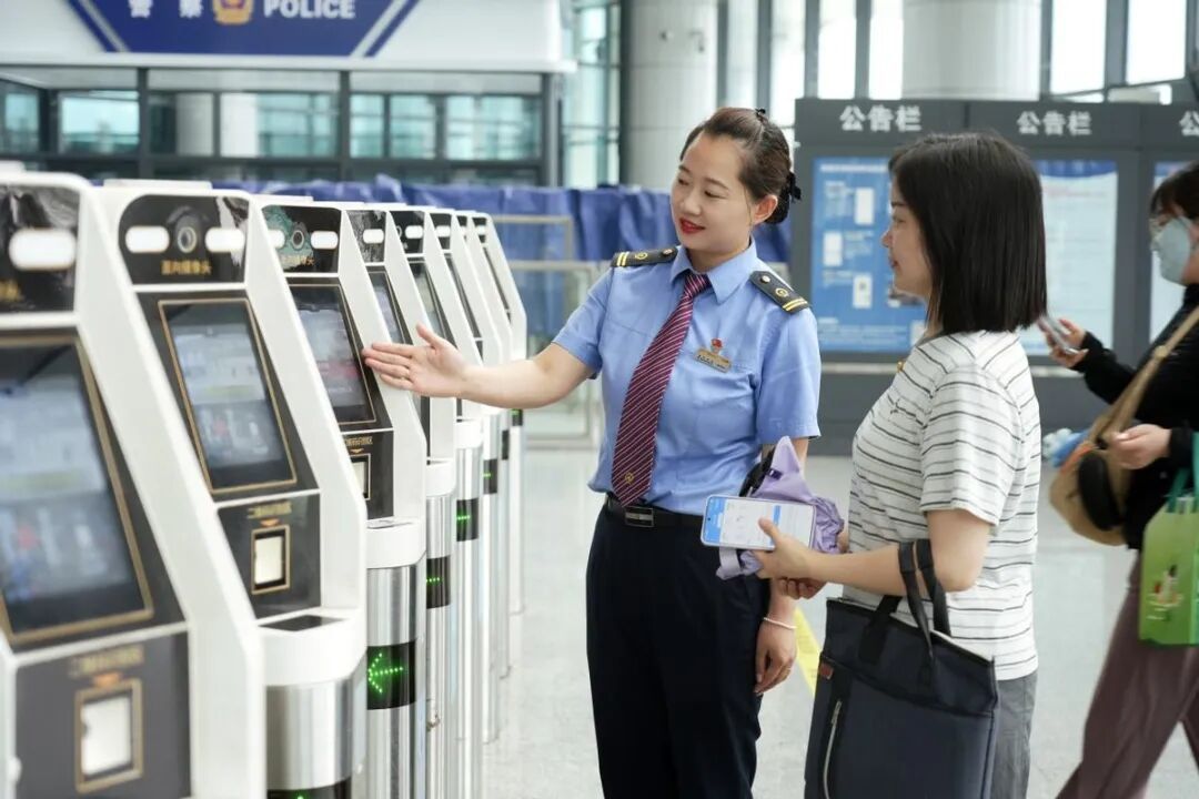 7月1日起重庆火车站将实行新列车运行图，新增至西安东的动车组列车