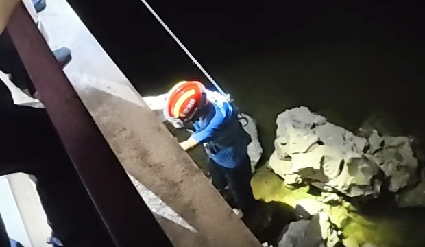 深夜河边传来呼救声！男子上岸讲述惊险瞬间……