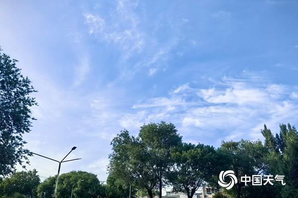 北京今天最高气温将升至34℃ 周末雷雨频繁体感闷热