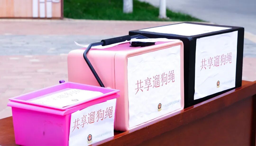 公安推出“共享遛狗绳”，能否牵紧文明养犬这根“生命绳”？