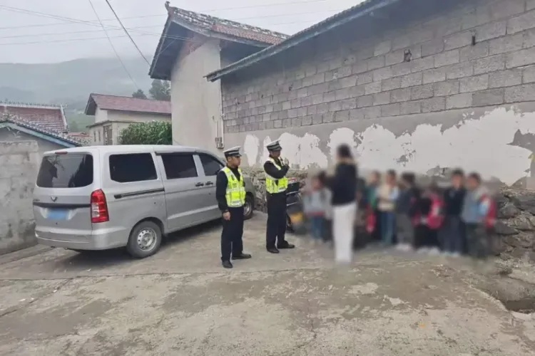 四川凉山一幼儿园雇“黑校车”超载被查，负责人和司机被刑拘